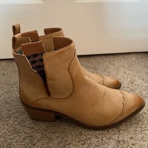 Western boots, Size 7, never worn